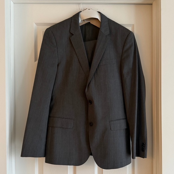BOSS by Hugo Boss Men's 2-Piece Suit – Charcoal Pinstripe – Size 38R (48 EU) - Picture 1 of 7